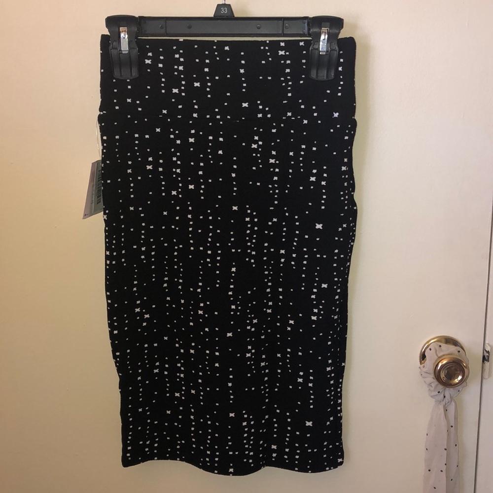 Lularoe black and white Cassie